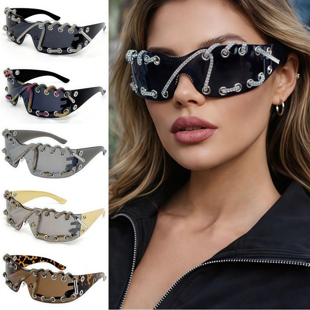 Retro Punk Sunglasses Lightweight Streetwear Party Shades Luxury Trendy Sunglasses  For Women Men