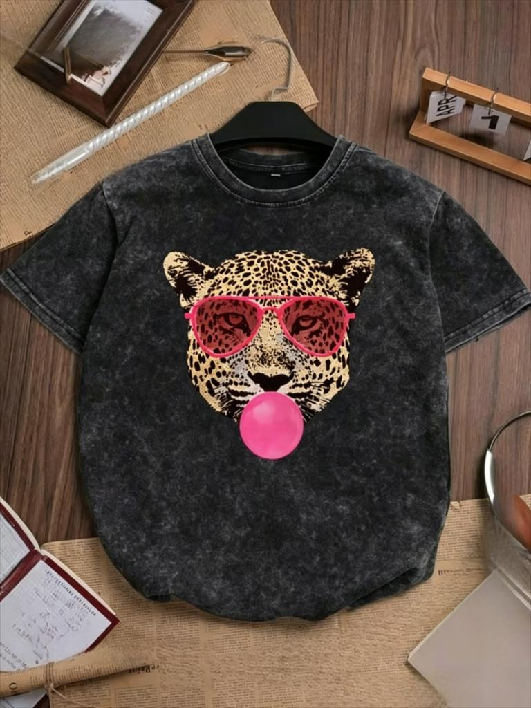 T-shirt Cool Tête de Léopard Avec Lunettes Roses Chewing-gum Graphique Lavage Vintage Col Rond Décontracté Manches Courtes Vêtement Quotidien Streetwear