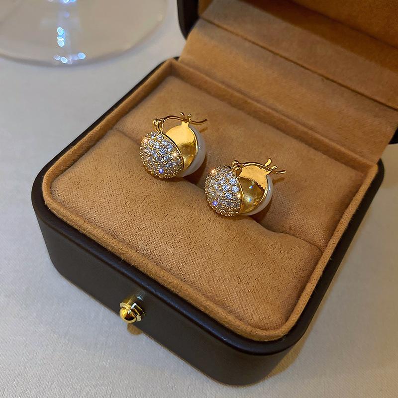 Real gold electroplated mermaid Ji pearl zircon circle ear buckle Korea Dongdaemun simple earrings fashion temperament earrings