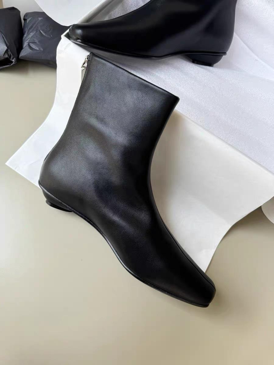 

French minimalist small bare boots short boots thin boots women s 2025 velvet rear zipper low heel square head versatile Martin boots 35