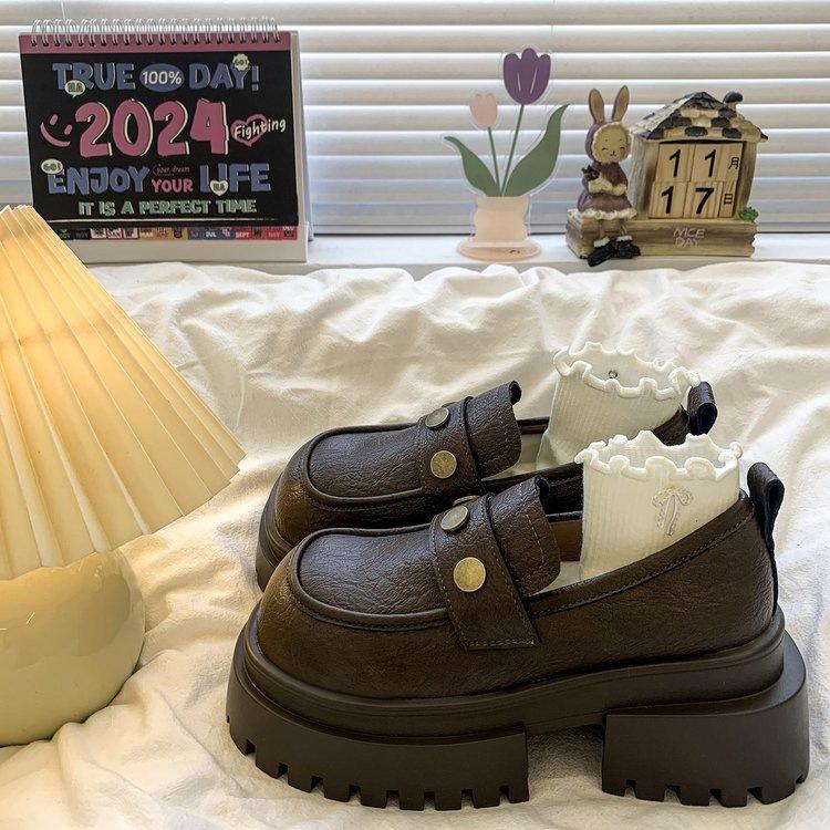 

Retro black big head heightening platform women s shoes 2025 spring new versatile loafer single shoes British style small leather shoes 40