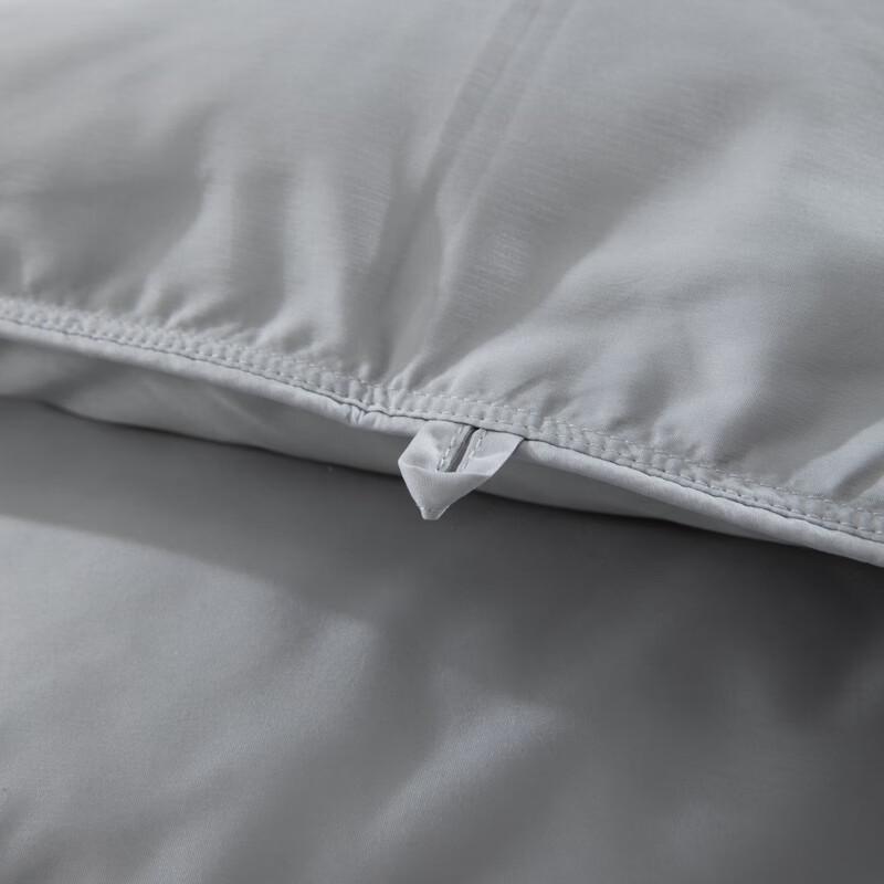 MUJI Lightweight All-Season Fiber Quilt