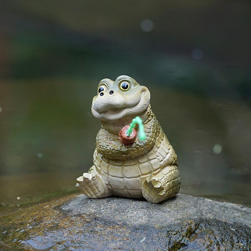 

Creative Rope Fishing Crocodile Statue Cute Simulation Crocodile Resin Figurine Animal Sculpture Ornament Outdoor Home Garden