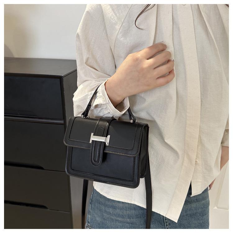 2025 spring and summer new Korean version handbag bag women's retro fashion shoulder small square bag foreign style contrasting color messenger bag