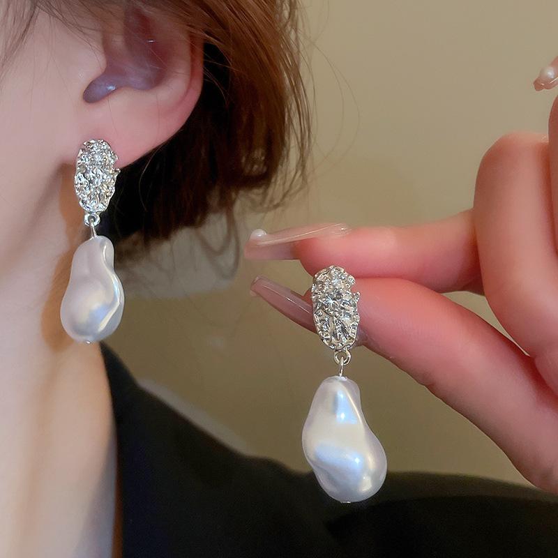Rugged Geometry Irregular Pearl Earrings for Women Personalized Design Drop Earrings Fashion Versatile Style Zircon