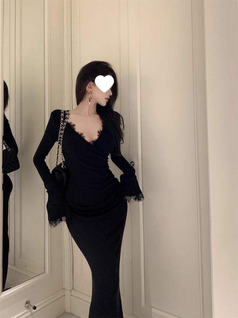 Autumn 2025 Black Slim-Fit Cinched Waist V-Neck Mermaid Dress for Women