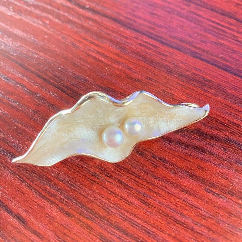 Blucome Fashion Ocean Shell Sahpe Broschen für Mädchen, elegante romantische Liebe, natürliche weiße Perlen, Hijab-Anstecknadeln