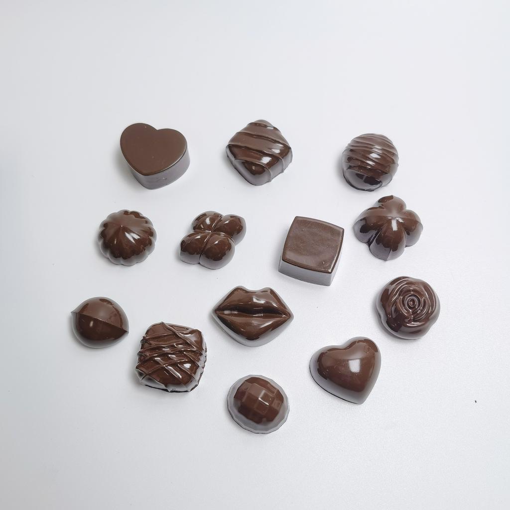 100 PEÇAS Resina Kawaii Simulação Chocolate ao Leite Cabochão de Fundo Plano Doce Figura Decoração de Casa Artesanato DIY Scrapbook Acessórios de Laço