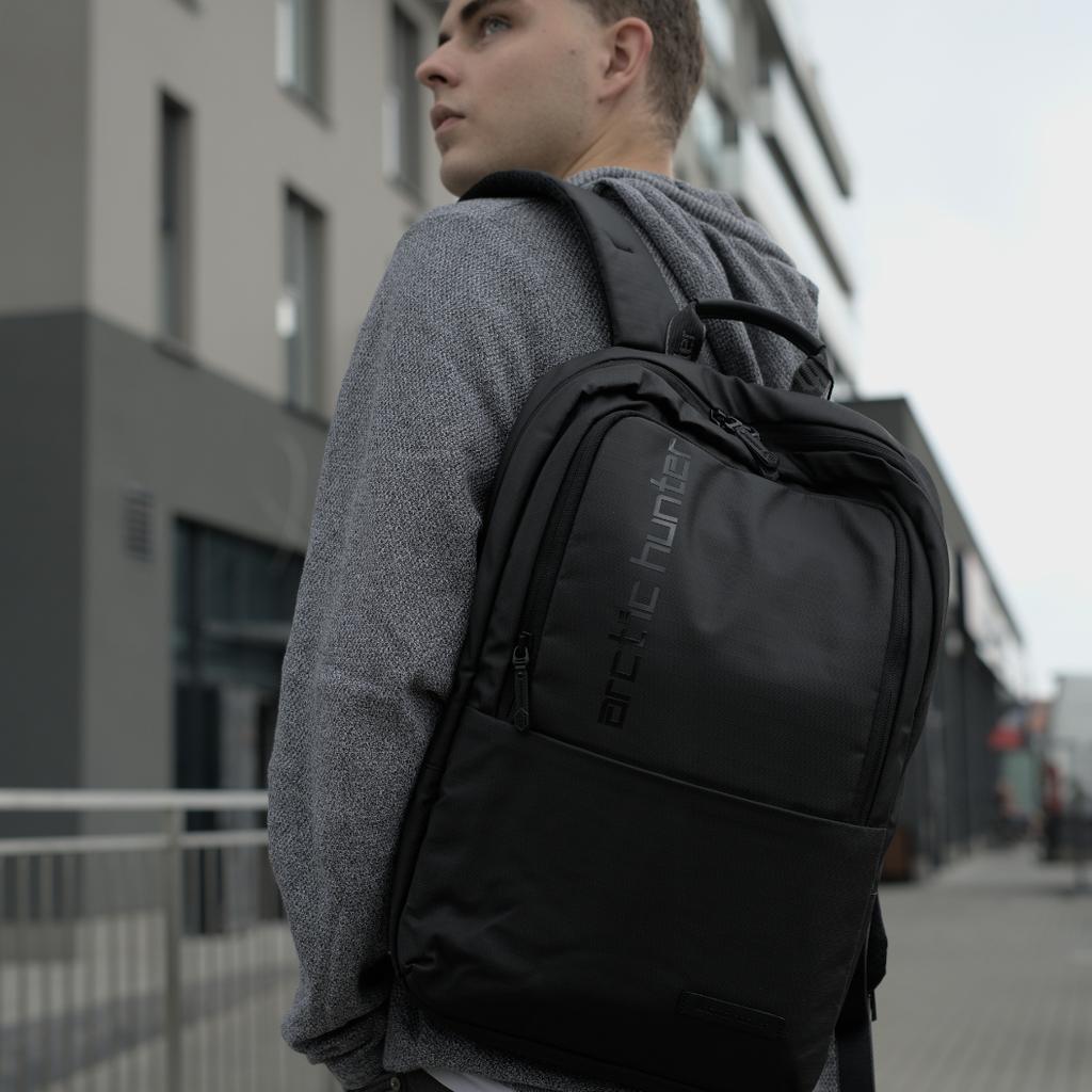 Czarny plecak miejski biznesowy, 22 l, wodoodporny, na laptopa 15,6", elegancki i pojemny. arctic hunter b00529 black.