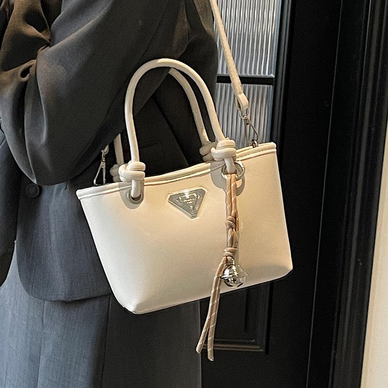 Hot Sale Korean Casual Premium Texture Portable Bucket Bag Simple Trend Fashion Commuter Messenger Bag Women
