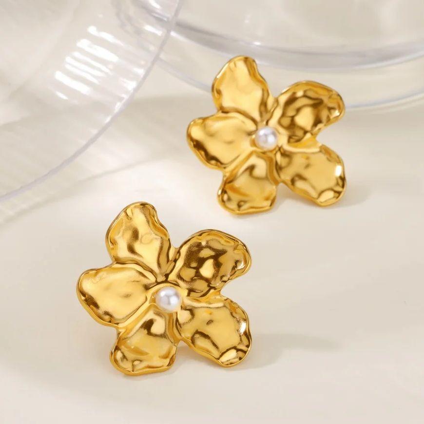 Flower Stud Earrings for Women Girls Imitation Pearl Stainless Steel Earrings Vintage Luxury Floral Piercing Ear Jewelry Aretes