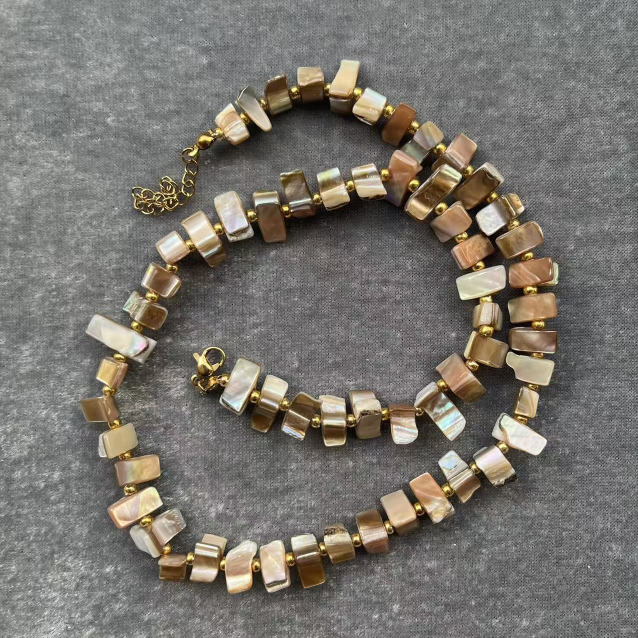 Bohemian Vintage Colored Shell Pendant Necklace Stacked Shell Collarbone Chain Vacation Style