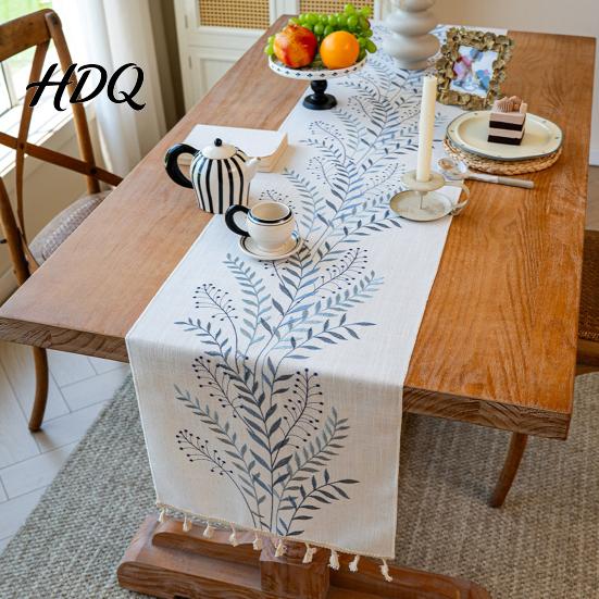 High Quality Embroidered Table Linen Floral Runner Elegant Dining Cover White Rustic Scratch Resistant Runner with Tassels for Home Wedding