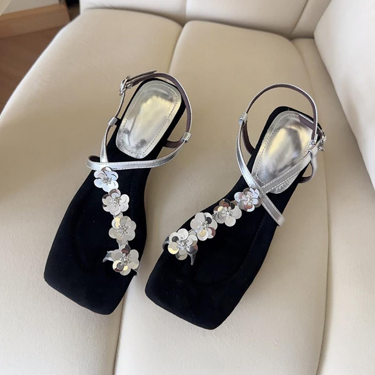 

Версия из овчины~ Сандалии с квадратным носком, украшенные пайетками в виде цветов, женские французские изысканные юбочные сандалии на танкетке с римским ремешком 40 серебряный