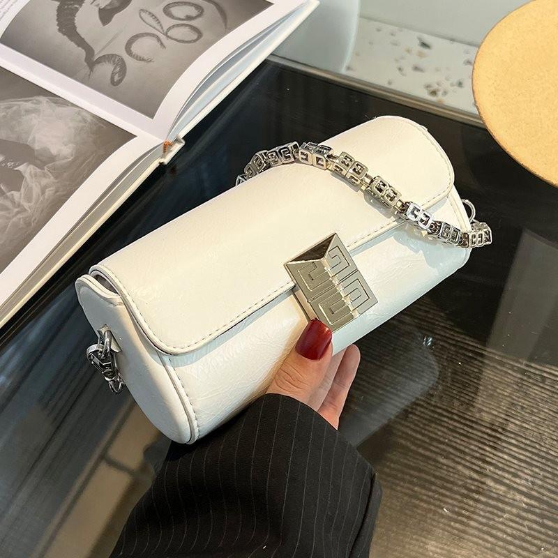 Chic White Chain Shoulder Bag For Women Stylish Versatile Soft Fabric Design