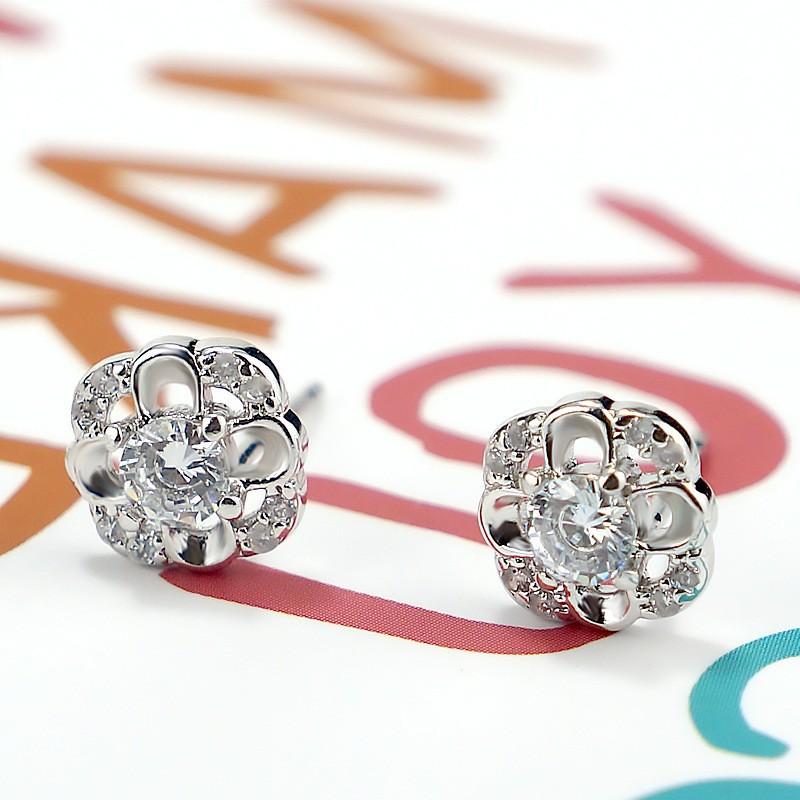 

Earrings with High-end Sense of Immortal Flower Earrings Cute Hollow Love Earrings Accessories