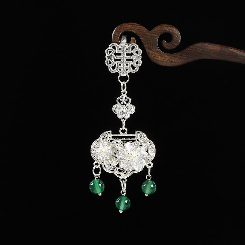 

Дизайн в китайском стиле, подвеска-пуговица ципао, серебряный замок с кисточкой, ретро темперамент, имитация серебра, аксессуары для ханьфу, подвеска