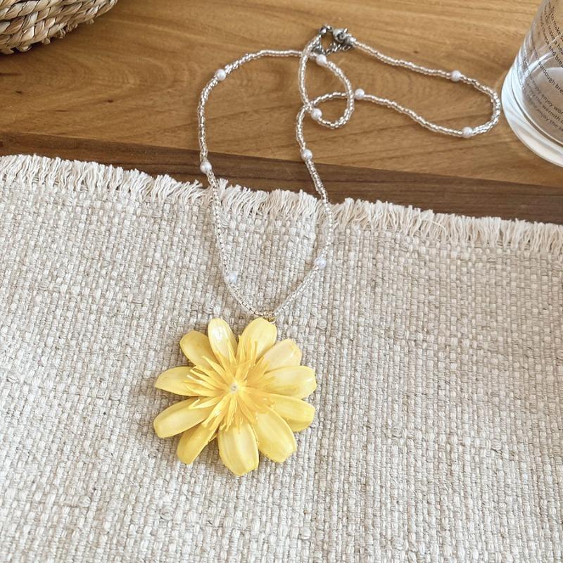 Dopamine color daisy pearl necklace seaside vacation summer collarbone chain sweet simple versatile sweater chain women