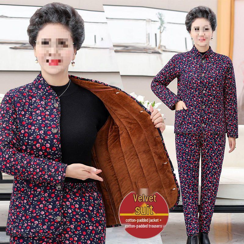 Omas kuscheliges, fleecegefüttertes Winterset: dicke, baumwollgepolsterte Jacke und Hose für Frauen mittleren Alters und Senioren.