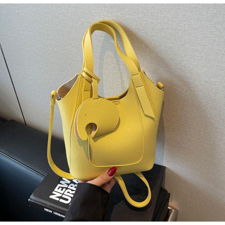 Fashion Foreign Style Portable Bucket Bag Women's New Versatile Shoulder Bag Large Capacity Simple Commuter Messenger Bag