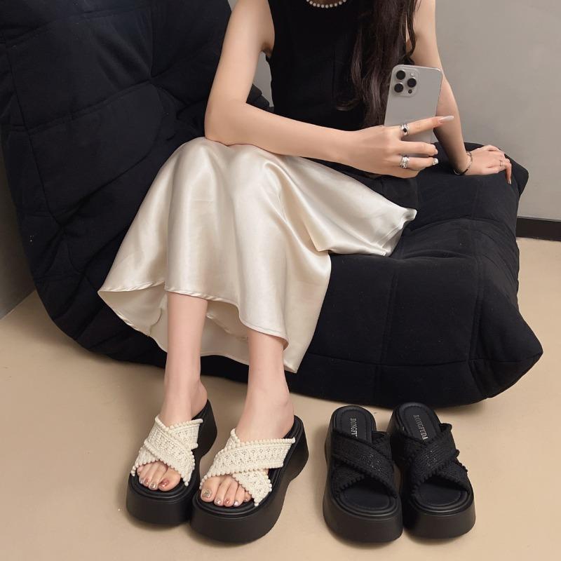 Thick-soled heightening slippers for women's summer wear, new versatile beach with skirt, cool slippers