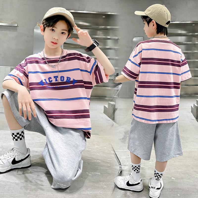 Lässiges Baumwoll-T-Shirt für Jungen im Sommer