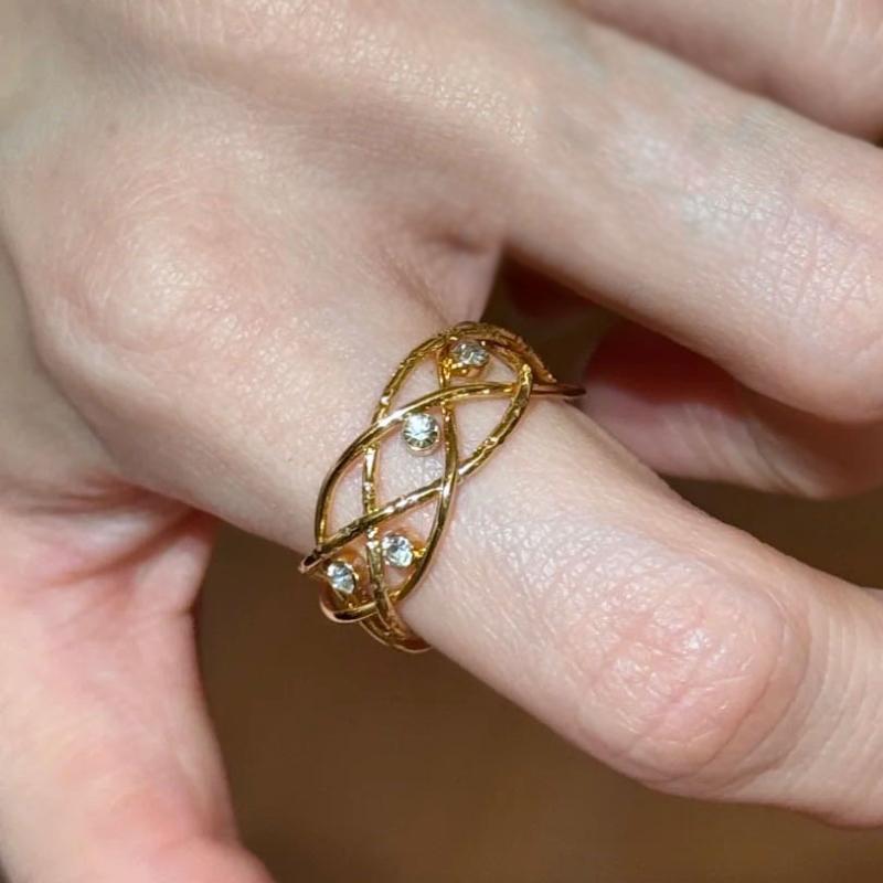 

Spiral texture micro inlaid design ring hollow out horse eye high-end ring exquisite fashion rings for women and men s jewelry resizable