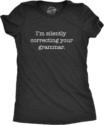 T-shirt Humoristique pour Femmes 'Corrigeant Silencieusement Votre Grammaire' Nerdy Sarcastic Nouveauté Tee