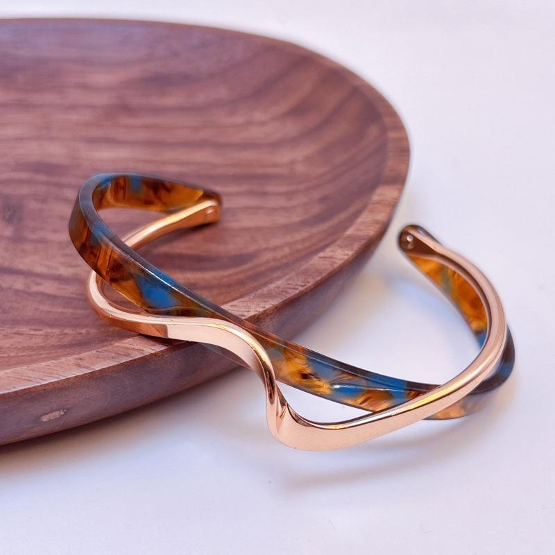 Eco-Friendly Light Luxury Acrylic Bracelet, Curved Metal Texture Ins Fashion Jewelry
