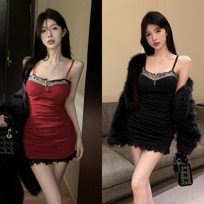 Design Dress Women's Autumn and Winter New Models with Spice Girls Wearing Suspenders Tight Waist Hip Skirt