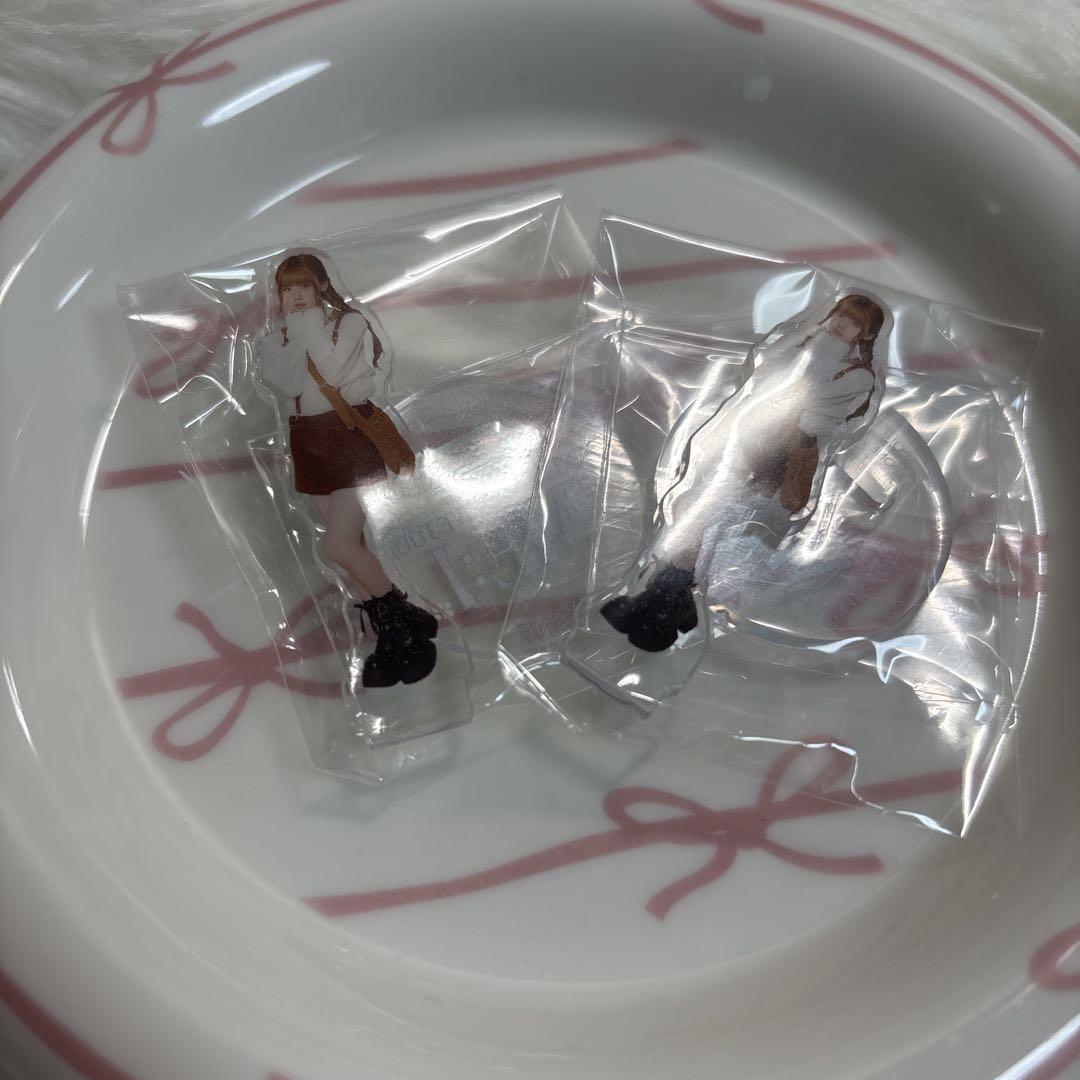 

[ИСПОЛЬЗОВАН] Я:Я Капсульная игрушка Мини акриловая подставка Фумиэ Такаму