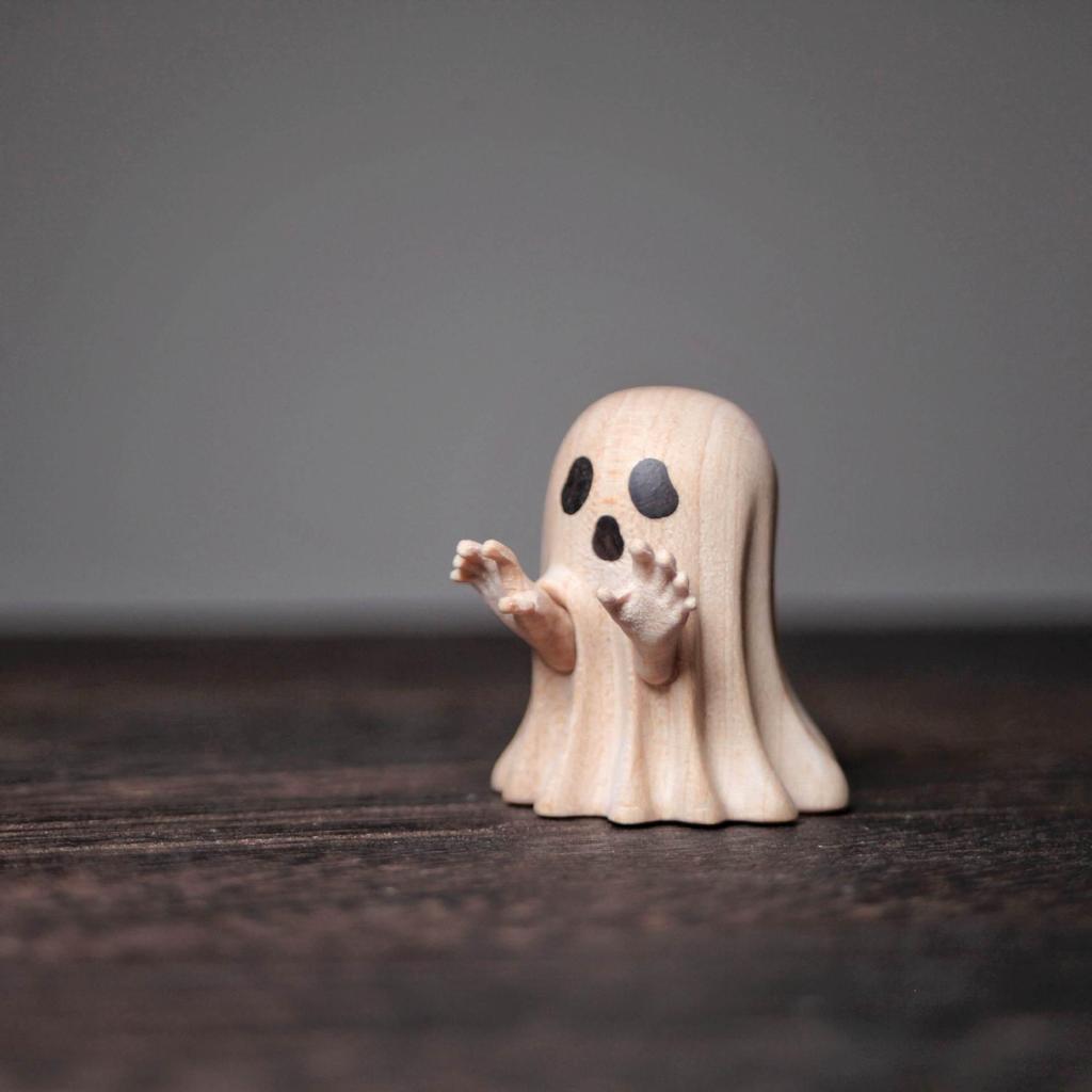 Adorable Halloween Wooden Ghost Decorations for Desk & Yard