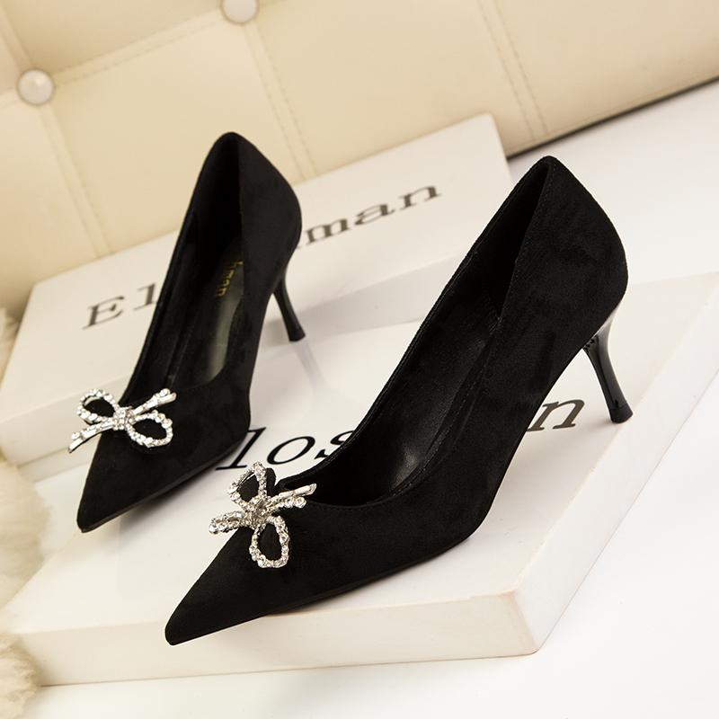 

Модные черные туфли на высоком каблуке из замшевой ткани, женские базовые лодочки 2025 с бантом, хрустальной бриллиантовой пряжкой, модные для вечеринки, сексуальные женские туфли, лодочки 34