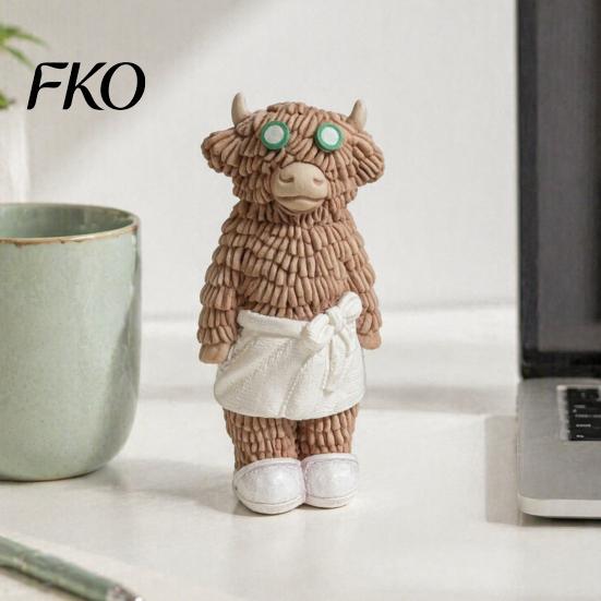 Window Display Props Highland Cow Figurine with Bathrobe, Resin Ornament, Cute Cartoon Animal Gift for Lovers Statue Home Desk Shelf Decor &