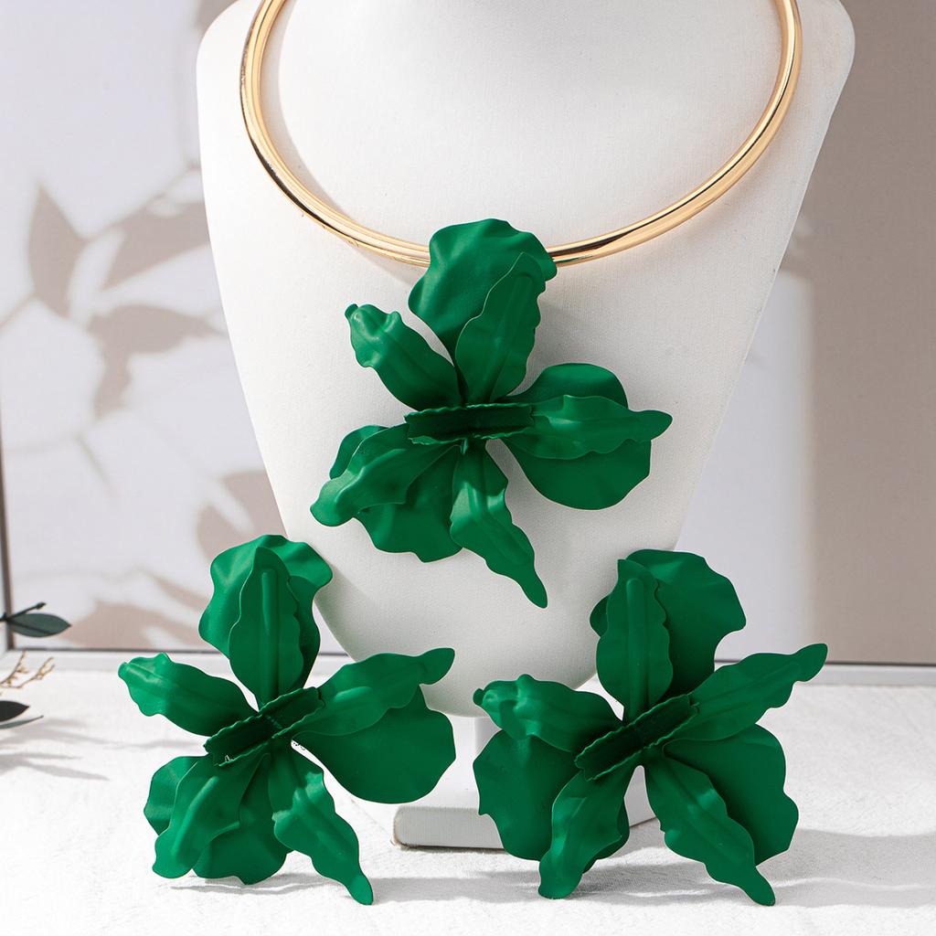 Personalized Exaggerated Flower Pendant Collar Earrings Set Women'S Fashion Street Shot Irregular Petal Jewelry