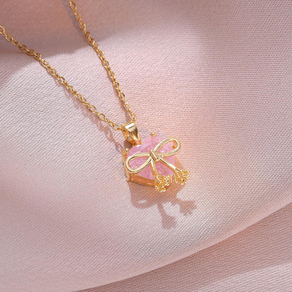 Women's Fashion Heart Pendant Necklace - Elegant, Simple Design, Versatile Clavicle Chain Jewelry