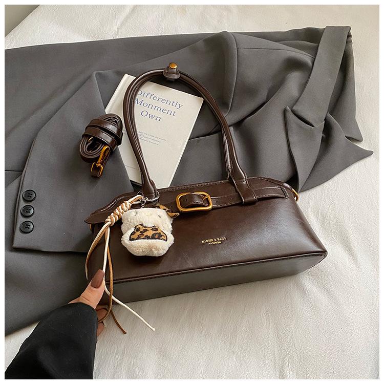 New Retro Texture Underarm Bag Large Capacity Women's Shell Bag Bowling Bag Simple Shoulder Commuter Bag