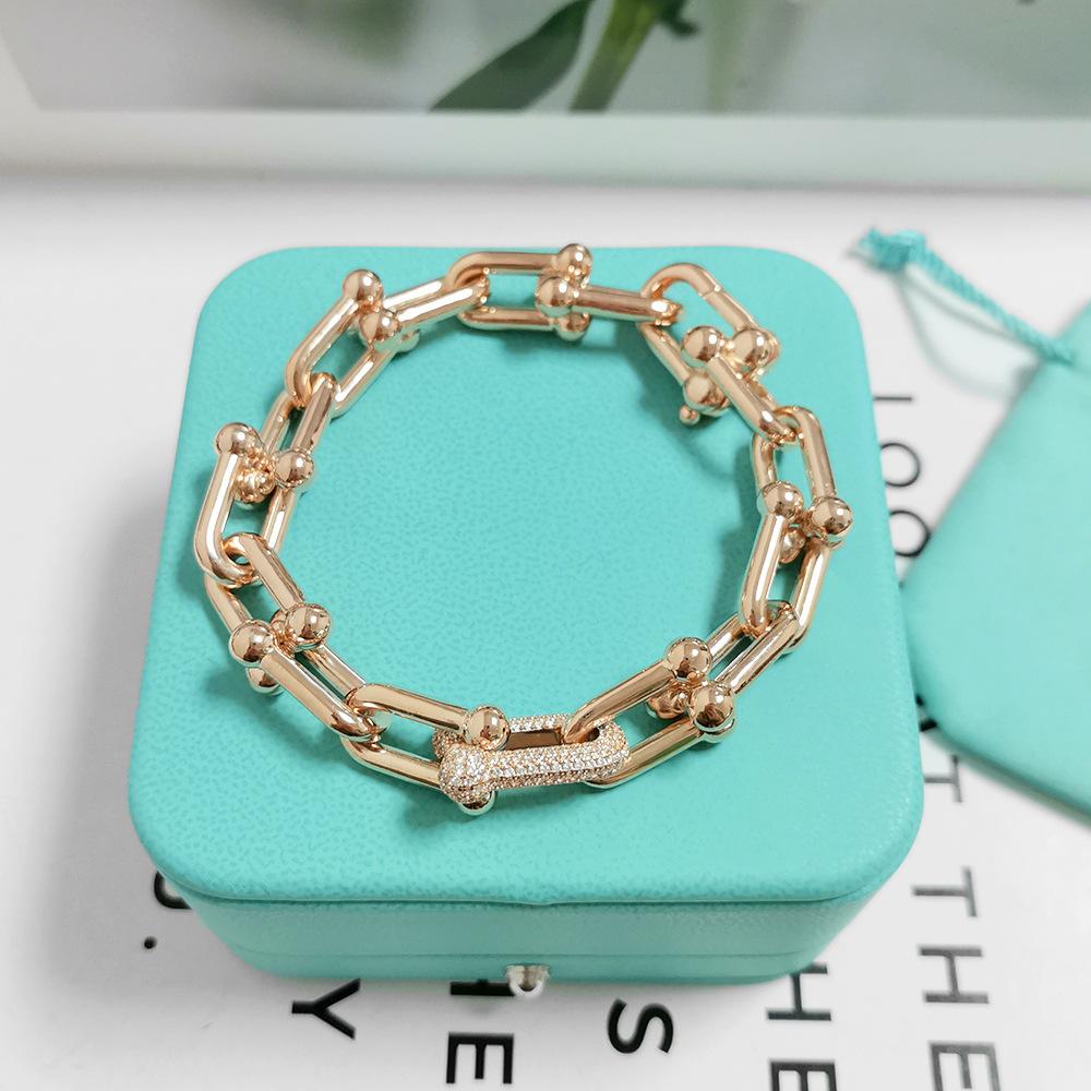 NUOYA Everyday Elegance Manžeta - Ocel pozlacená 18K zlatem a 0,3ct diamant zasazený pod napětím pro citlivou pokožku