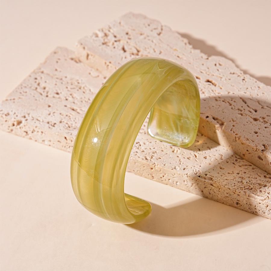 Retro Acrylic Geometric Circle Open Bangle - European & American High-End Women's Statement Jewelry