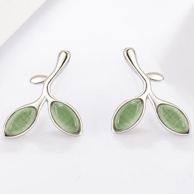 Orecchini a perno a forma di foglia di gemma verde dolce fresca in stile coreano Piccoli squisiti orecchini a foglia Stile Ins femminile