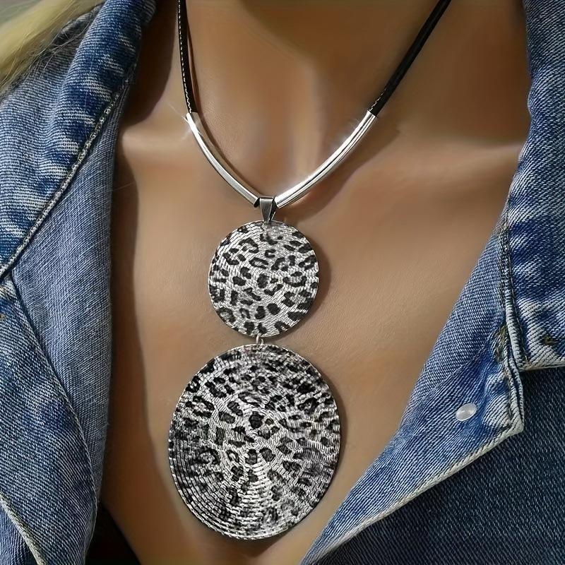 Creative Personality Geometric Metal Disc Pendant Necklace Exaggerated Spiral Pattern Pendant for Women Collarbone Chain