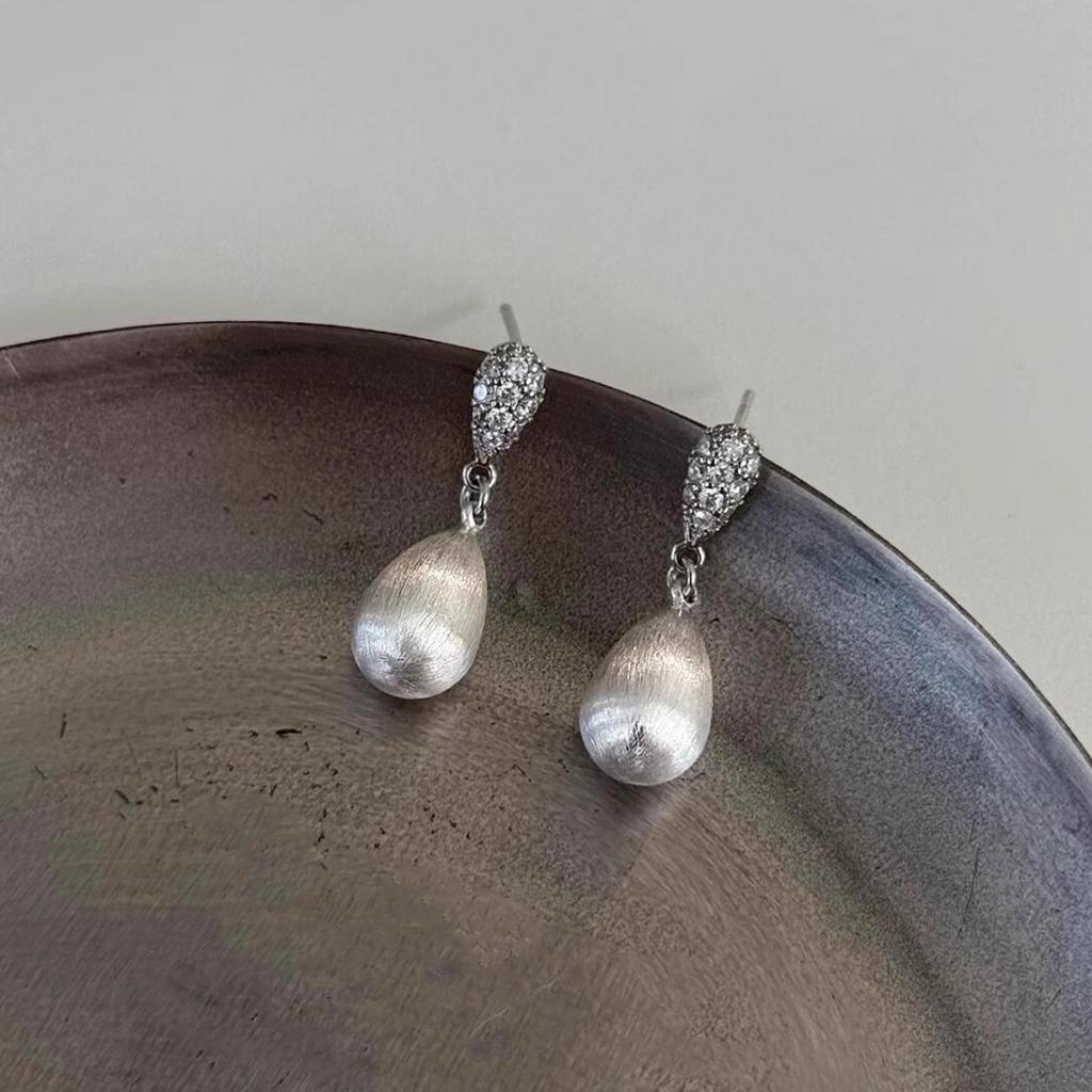 Wire-shaped Droplet Earrings for Women, Light Luxury Style, Exquisite Retro Earrings, Versatile Accessories, Vintage Style