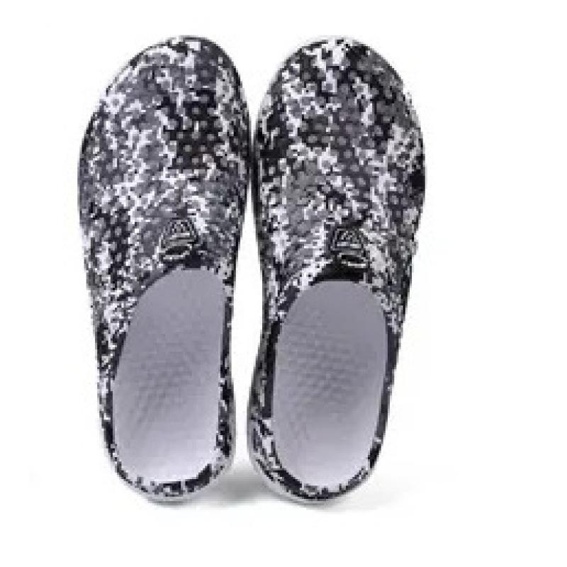 

2025 summer men s personalized camouflage sandals lazy bird s nest casual hole shoes bag head catch the sea beach shoes 40
