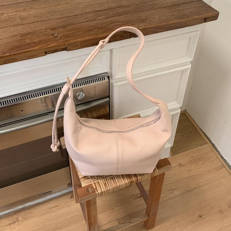 Large-capacity bag women's 2026 spring new casual messenger bag high-value simple shoulder dumpling bag