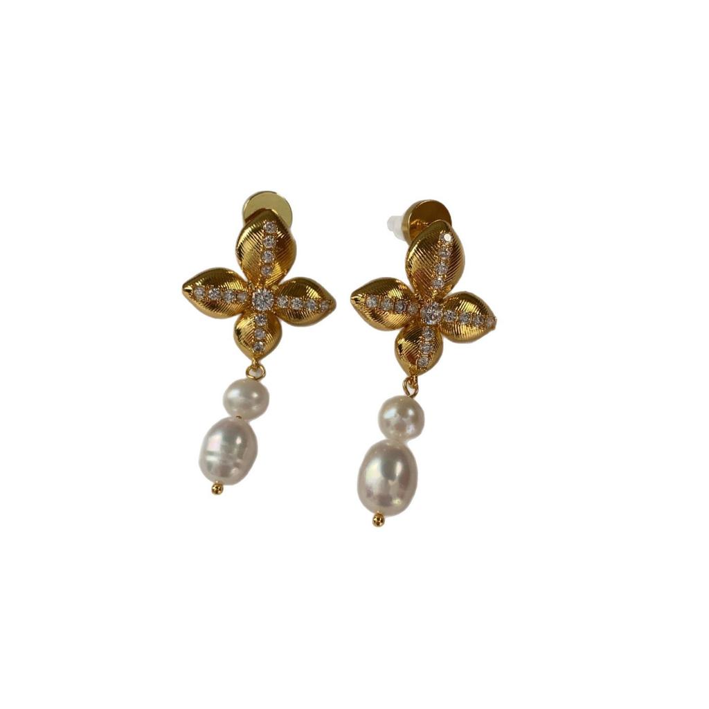 Niche French High-End Sense, Cold Style, Niche Design Temperament, Versatile Cross Zircon Pearl Tassel