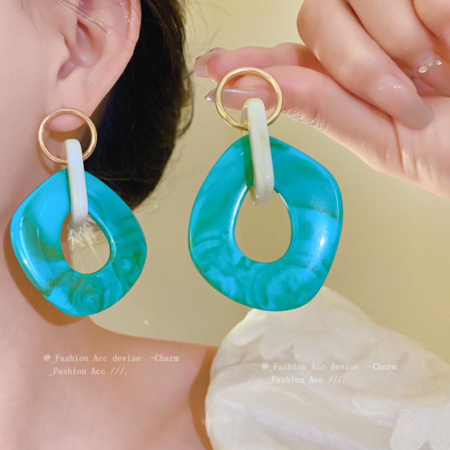 Silver needle geometric smudging acrylic stud earrings Hong Kong style exaggerated personality earrings retro fashion earrings design sense niche