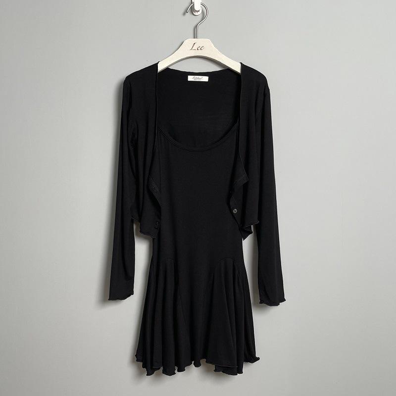 

Комплект из облегающего кардигана и платья на подтяжках Dongdaemun — сексуальный, подчеркивающий фигуру комплект из двух предметов One size