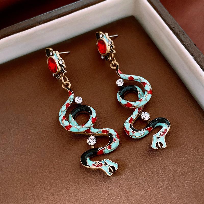 Medieval Vintage Dripping Oil Flower Earrings Retro Niche High-end Earrings Light Luxury Versatile Temperament Earrings Women