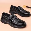 Herrtofflor i läder med krokodilmönster - Andningsbara, mångsidiga slip-on mockasiner för en business casual stil.