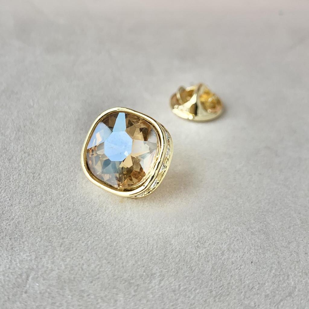Exquisite Crystal Lapel Pin: Anti-Exposure Fixation Brooch